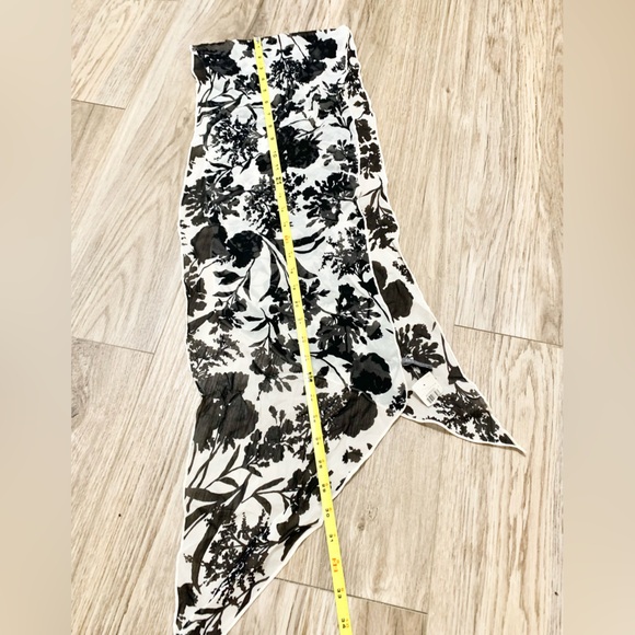 Ann Taylor 100% Silk NWT Scarf Floral Flowy Dainty 62”x10” - Picture 6 of 6